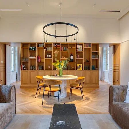 招待所 La Chartreuse Du Chateau La Garde 3*