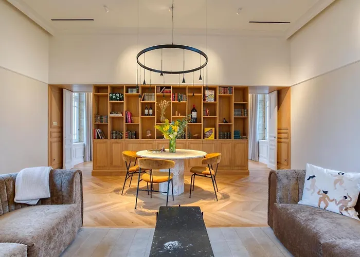 Maison d'hôtes La Chartreuse Du Château La Garde 3*