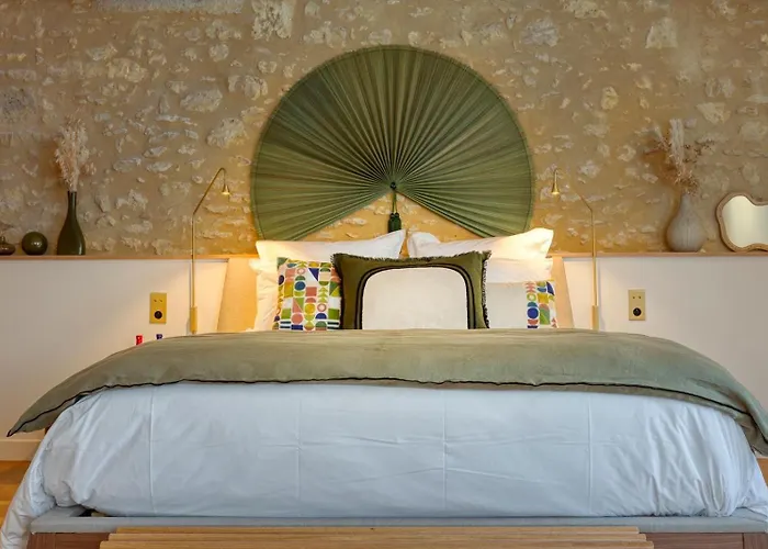 La Chartreuse Du Château La Garde