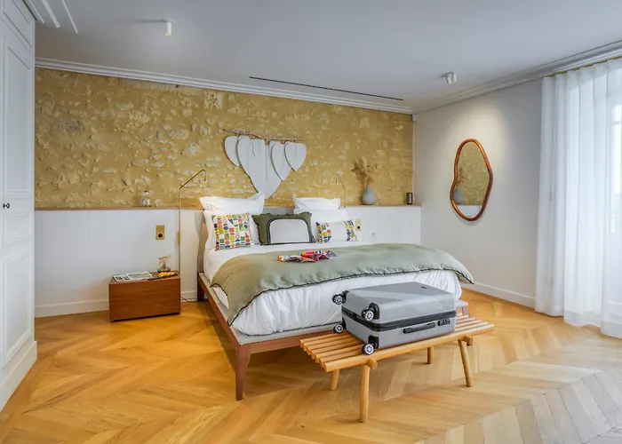 La Chartreuse Du Château La Garde 3*