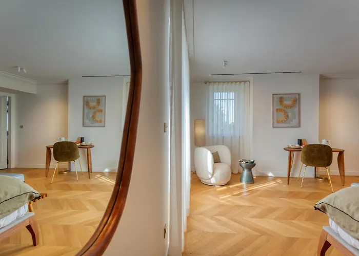 Maison d'hôtes La Chartreuse Du Château La Garde 3*